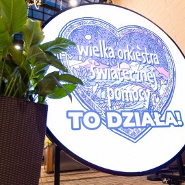 powiększ zdjęcie: „To działa”. Akcja WOŚP w Galerii Piastów z udziałem legnickich uczniów