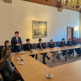 powiększ zdjęcie: Młodzieżowa Rada Miasta Legnicy z wizytą w Konsulacie Generalnym Niemiec we Wrocławiu