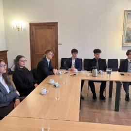 powiększ zdjęcie: Młodzieżowa Rada Miasta Legnicy z wizytą w Konsulacie Generalnym Niemiec we Wrocławiu