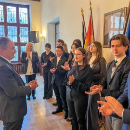 powiększ zdjęcie: Młodzieżowa Rada Miasta Legnicy z wizytą w Konsulacie Generalnym Niemiec we Wrocławiu