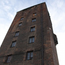 powiększ zdjęcie: Siedem firm z ofertami na rewitalizację zabytkowej Bramy Chojnowskiej