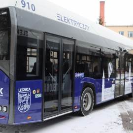 powiększ zdjęcie: Kolejne autobusy elektryczne dołączyły do floty MPK Legnica