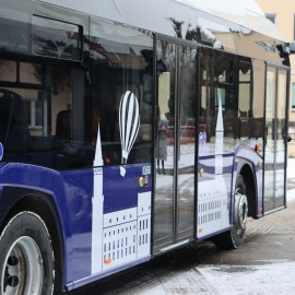 powiększ zdjęcie: Kolejne autobusy elektryczne dołączyły do floty MPK Legnica