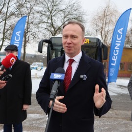 powiększ zdjęcie: Kolejne autobusy elektryczne dołączyły do floty MPK Legnica