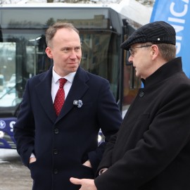 powiększ zdjęcie: Kolejne autobusy elektryczne dołączyły do floty MPK Legnica