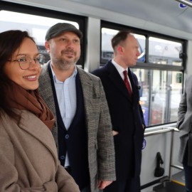 powiększ zdjęcie: Kolejne autobusy elektryczne dołączyły do floty MPK Legnica