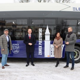powiększ zdjęcie: Kolejne autobusy elektryczne dołączyły do floty MPK Legnica