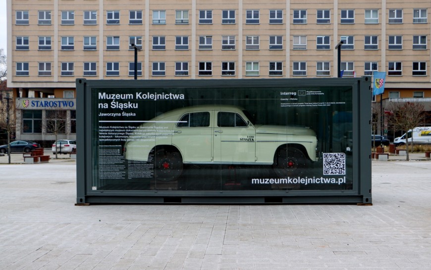 Drezyna Warszawa M20 na placu Słowiańskim w Legnicy