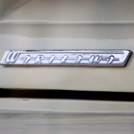 powiększ zdjęcie: Drezyna Warszawa M20 na placu Słowiańskim w Legnicy