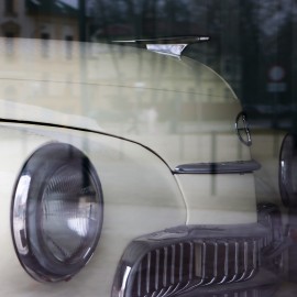 powiększ zdjęcie: Drezyna Warszawa M20 na placu Słowiańskim w Legnicy