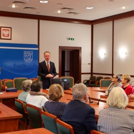 powiększ zdjęcie: Inauguracyjne posiedzenie Miejskiej Rady Seniorów w Legnicy V kadencji