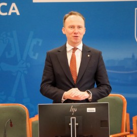 powiększ zdjęcie: Inauguracyjne posiedzenie Miejskiej Rady Seniorów w Legnicy V kadencji