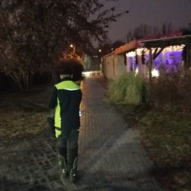 powiększ zdjęcie: Gołoledź w Legnicy. Trwają całodobowe działania służb