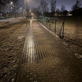 powiększ zdjęcie: Gołoledź w Legnicy. Trwają całodobowe działania służb