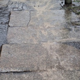 powiększ zdjęcie: Gołoledź w Legnicy. Trwają całodobowe działania służb