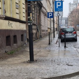 powiększ zdjęcie: Gołoledź w Legnicy. Trwają całodobowe działania służb