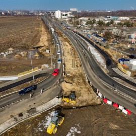 powiększ zdjęcie: Trwają prace przy budowie ronda turbinowego na ul. Jaworzyńskiej