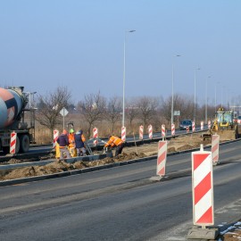 powiększ zdjęcie: Trwają prace przy budowie ronda turbinowego na ul. Jaworzyńskiej