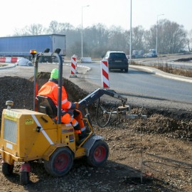 powiększ zdjęcie: Trwają prace przy budowie ronda turbinowego na ul. Jaworzyńskiej