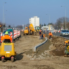 powiększ zdjęcie: Trwają prace przy budowie ronda turbinowego na ul. Jaworzyńskiej