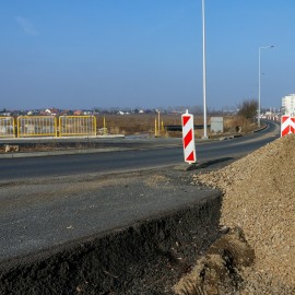 powiększ zdjęcie: Trwają prace przy budowie ronda turbinowego na ul. Jaworzyńskiej