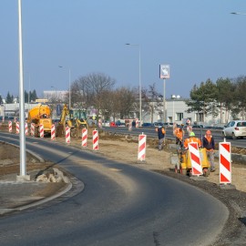 powiększ zdjęcie: Trwają prace przy budowie ronda turbinowego na ul. Jaworzyńskiej