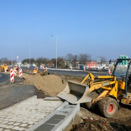 powiększ zdjęcie: Trwają prace przy budowie ronda turbinowego na ul. Jaworzyńskiej