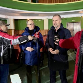 powiększ zdjęcie: Prezydent Maciej Kupaj pozyskał środki na remont Kina Ognisko