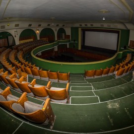 powiększ zdjęcie: Prezydent Maciej Kupaj pozyskał środki na remont Kina Ognisko