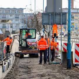 powiększ zdjęcie: Trwają prace przy budowie ścieżki rowerowej z osiedla Kopernika do centrum