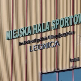 powiększ zdjęcie: 10 firm chce modernizować halę widowiskowo - sportową