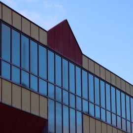 powiększ zdjęcie: 10 firm chce modernizować halę widowiskowo - sportową