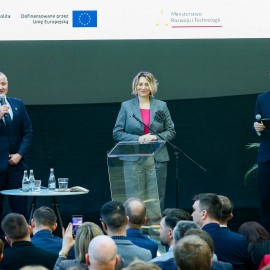 powiększ zdjęcie: Cyfrowy biznes - wyzwanie na dziś