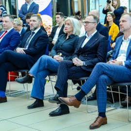 powiększ zdjęcie: Cyfrowy biznes - wyzwanie na dziś