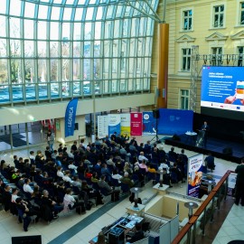 powiększ zdjęcie: Cyfrowy biznes - wyzwanie na dziś