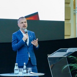 powiększ zdjęcie: Cyfrowy biznes - wyzwanie na dziś