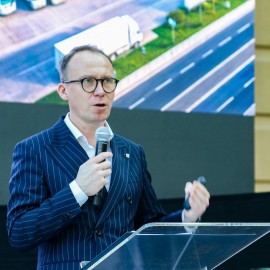 powiększ zdjęcie: Cyfrowy biznes - wyzwanie na dziś