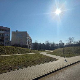 powiększ zdjęcie: Trwają wiosenne porządki na terenach zielonych i rekreacyjnych w Legnicy