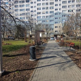 powiększ zdjęcie: Trwają wiosenne porządki na terenach zielonych i rekreacyjnych w Legnicy