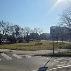 powiększ zdjęcie: Trwają wiosenne porządki na terenach zielonych i rekreacyjnych w Legnicy