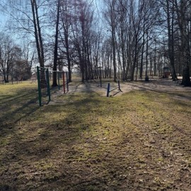 powiększ zdjęcie: Trwają wiosenne porządki na terenach zielonych i rekreacyjnych w Legnicy