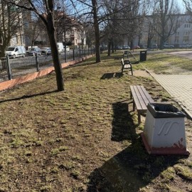 powiększ zdjęcie: Trwają wiosenne porządki na terenach zielonych i rekreacyjnych w Legnicy