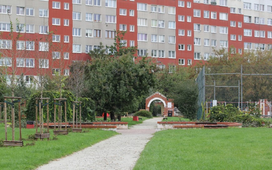 LBO. Przetarg na oświetlenie skweru przy ul. Neptuna w Legnicy