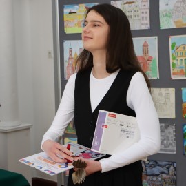 powiększ zdjęcie: Karolina Barszczuk laureatką miejskiej edycji konkursu „Ośmiu Wspaniałych”