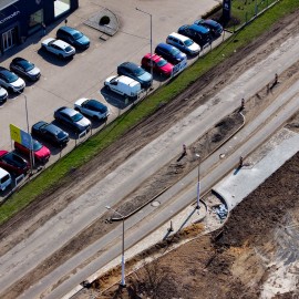 powiększ zdjęcie: Trwają prace na ul. Poznańskiej. Zaawansowane roboty brukarskie na chodniku i ...
