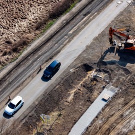 powiększ zdjęcie: Trwają prace na ul. Poznańskiej. Zaawansowane roboty brukarskie na chodniku i ...