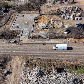 powiększ zdjęcie: Trwają prace na ul. Poznańskiej. Zaawansowane roboty brukarskie na chodniku i ...