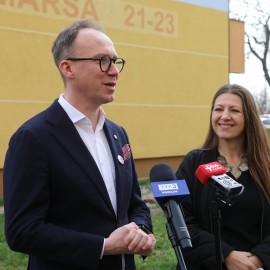 powiększ zdjęcie: Nowy mural promujący Legnicki Festiwal SREBRO już gotowy