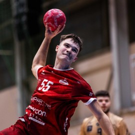 powiększ zdjęcie: Piłkarze ręczni Siódemki Miedź Legnica podejmują wicelidera
