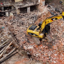 powiększ zdjęcie: Krajobraz przy dworcu się zmienia. Ruszyły wyburzenia pod nowe centrum przesiadkowe
